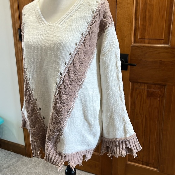 NWOT Boho POL Chenille Distressed Edge Sweater - Picture 2 of 5